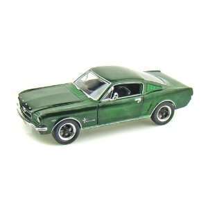 1965 Ford Mustang Fastback 1/24 Metallic Green: Toys 