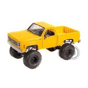   Pick Up Truck Lifted 1/24 Yellow w/ Irok Swamper Tires: Toys & Games