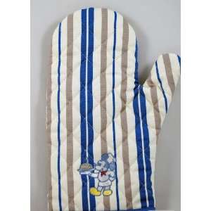 Disney Parks Gourmet Chef Mickey Mouse Oven Mitt:  Kitchen 