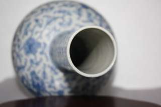 GOOD CHINESE BLUE AND WHITE VASE  