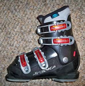 Nordica junior ski boots, mondo 23.5 (kids 5) r  
