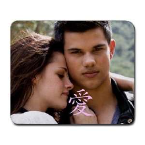  Twilight Love Jacob and Bella Large Mouse Pad: Everything 