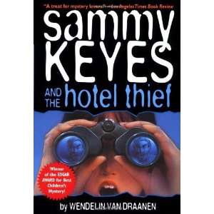   Keyes and the Hotel Thief [Paperback] Wendelin Van Draanen Books