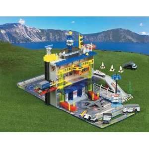  Action City United Airport W/CARS And Accessories: Toys 