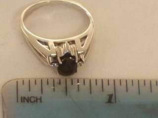 an unusual vintage 18ct white gold ladies ring it has
