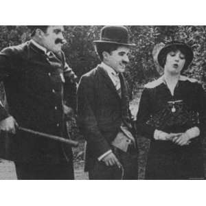  Charlie Chaplin with Mabel Normand in Film Getting 
