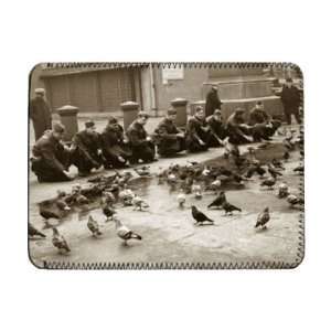  American troops feeding pigeons in London   iPad Cover 